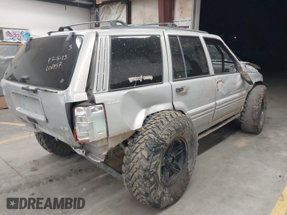 1998 Jeep Grand Cherokee Laredo with VIN 1J4GZ48Y9WC206957, listed as a IAAI auction lot 41848433 with 122,104 mi miles. Bid and sale history available at carsss.com. Image 4.