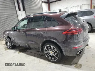 2017 Porsche Cayenne z VIN WP1AA2A24HKA91141, wystawiony jako Copart lot #88939575 z przebiegiem 72 140 mil mil oraz Szkoda całkowita • Salvage title. Historia ofert i sprzedaży dostępna na DreamBid. Obrazek 2.