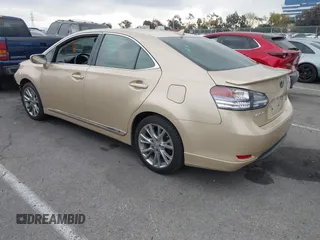 2010 Lexus HS 250h z VIN JTHBB1BA5A2001390, wystawiony jako IAAI lot #41461395 z przebiegiem 140 654 mil mil oraz . Historia ofert i sprzedaży dostępna na DreamBid. Obrazek 3.