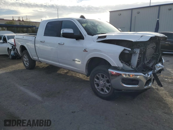 2020 Ram 3500 Laramie z VIN 3C63R3MLXLG293695, wystawiony jako Copart lot #45008095 z przebiegiem 102 028 mil mil oraz Szkoda całkowita • Salvage title. Historia ofert i sprzedaży dostępna na DreamBid. Obrazek 4.