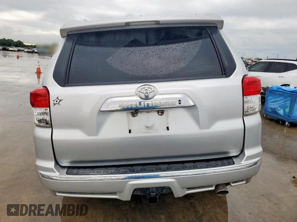 2011 Toyota 4Runner SR5 z VIN JTEZU5JR5B5021305, wystawiony jako Copart lot #55453275 z przebiegiem 194 752 mil mil oraz Szkoda całkowita • Salvage title. Historia ofert i sprzedaży dostępna na DreamBid. Obrazek 6.