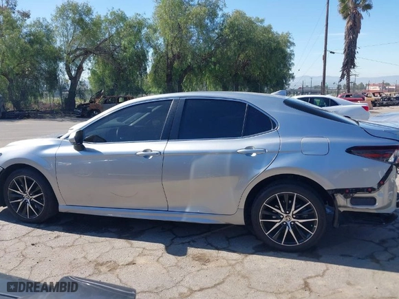 2022 Toyota Camry SE with VIN 4T1G11AK1NU684117, listed as a IAAI auction lot 41881276 with 27,774 mi miles. Bid and sale history available at carsss.com. Image 14.