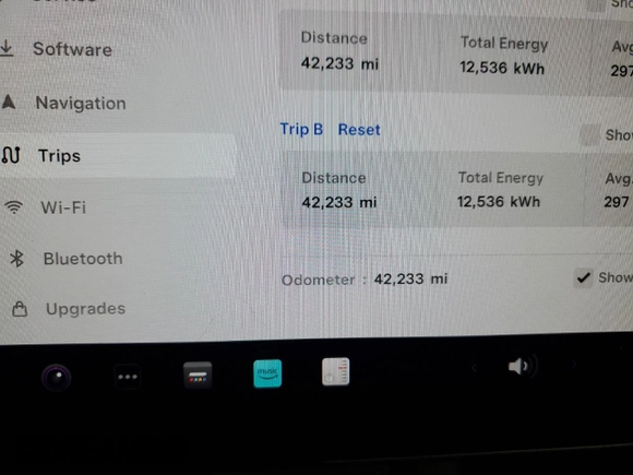 2023 Tesla Model Y Long Range z VIN 7SAYGDEE5PF619265, wystawiony jako Copart lot #48418655 z przebiegiem 42 233 mil mil oraz Szkoda całkowita • Salvage title. Historia ofert i sprzedaży dostępna na DreamBid. Obrazek 9.