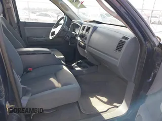 2005 Dodge Dakota SLT z VIN 1D7HW48N75S110229, wystawiony jako IAAI lot #41909362 z przebiegiem 193 812 mil mil oraz . Historia ofert i sprzedaży dostępna na DreamBid. Obrazek 5.