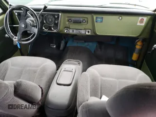1971 Chevrolet Suburban z VIN CE261Z640706, wystawiony jako Copart lot #87385634 z przebiegiem 818 477 mil mil oraz Czysty tytuł • Clean title. Historia ofert i sprzedaży dostępna na DreamBid. Obrazek 8.