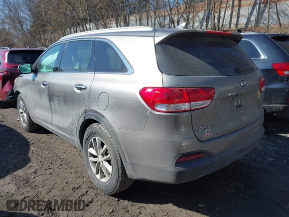 2016 Kia Sorento LX with VIN 5XYPGDA39GG061748, listed as a IAAI auction lot 41720011 with 124,084 mi miles. Bid and sale history available at carsss.com. Image 3.