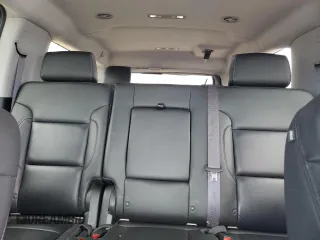 2015 Chevrolet Suburban LT z VIN 1GNSKJKC5FR261474, wystawiony jako Copart lot #60679775 z przebiegiem 128 851 mil mil oraz Czysty tytuł • Clean title. Historia ofert i sprzedaży dostępna na DreamBid. Obrazek 10.