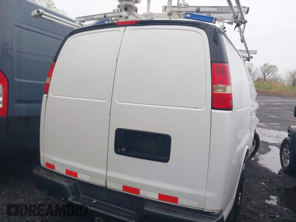 2015 Chevrolet Express Cargo Van with VIN 1GCWGFCF6F1152795, listed as a IAAI auction lot 41912147 with 101,265 mi miles. Bid and sale history available at carsss.com. Image 17.