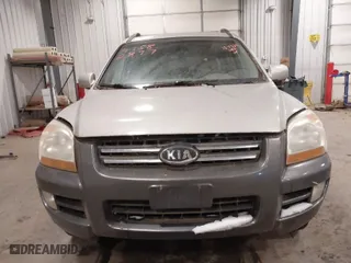 2008 Kia Sportage LX with VIN KNDJE723887521279, listed as a IAAI auction lot 41582877 with 157,328 mi miles. Bid and sale history available at carsss.com. Image 6.
