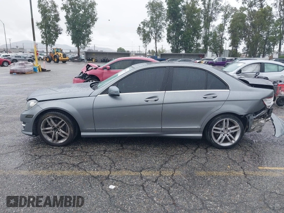 2014 Mercedes-Benz C 250 Sport с VIN WDDGF4HBXEG253583, выставлен на аукционе IAAI как лот 42189407 с пробегом 134 896 миль миль и . История ставок и продаж доступна на DreamBid. Изображение 14.