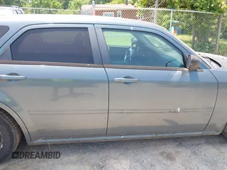 2005 Dodge Magnum z VIN 2D4FV48T35H624544, wystawiony jako IAAI lot #42405272 z przebiegiem 245 529 mil mil oraz . Historia ofert i sprzedaży dostępna na DreamBid. Obrazek 16.