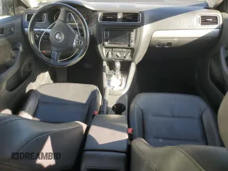 2014 Volkswagen Jetta SE with VIN 3VWD17AJ9EM400204, listed as a Copart auction lot 42484055 with 137,287 mi miles and Salvage title. Bid and sale history available at DreamBid. Image 8.