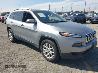 2016 Jeep Cherokee Latitude z VIN 1C4PJMCS5GW243746, wystawiony jako IAAI lot #41346904 z przebiegiem 98 616 mil mil oraz . Historia ofert i sprzedaży dostępna na DreamBid. Obrazek 1.
