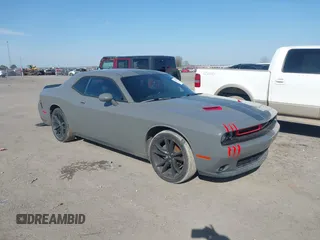 2017 Dodge Challenger SXT z VIN 2C3CDZAG6HH519129, wystawiony jako IAAI lot #41771993 z przebiegiem 56 676 mil mil oraz . Historia ofert i sprzedaży dostępna na DreamBid. Obrazek 1.