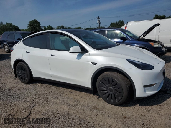 2024 Tesla Model Y Long Range with VIN 7SAYGDEE3RA300642, listed as a Copart auction lot 60530375 with 8,361 mi miles and Salvage title. Bid and sale history available at DreamBid. Image 4.