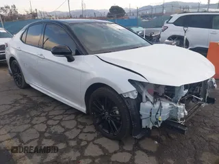 2022 Toyota Camry Hybrid XSE z VIN 4T1K31AK2NU045278, wystawiony jako IAAI lot #41429874 z przebiegiem 65 155 mil mil oraz . Historia ofert i sprzedaży dostępna na DreamBid. Obrazek 1.