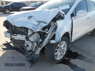 2018 Cadillac XT5 Luxury FWD z VIN 1GYKNCRS3JZ143354, wystawiony jako IAAI lot #41973536 z przebiegiem 101 327 mil mil oraz . Historia ofert i sprzedaży dostępna na DreamBid. Obrazek 6.