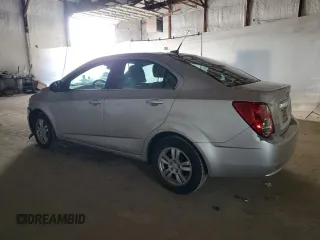 2012 Chevrolet Sonic LT z VIN 1G1JD5SH0C4160507, wystawiony jako Copart lot #49842145 z przebiegiem 134 777 mil mil oraz Czysty tytuł • Clean title. Historia ofert i sprzedaży dostępna na DreamBid. Obrazek 2.