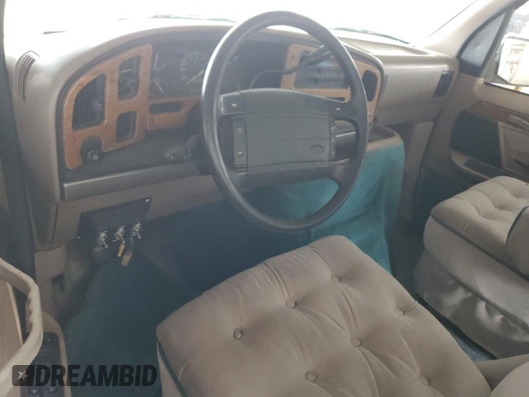 1992 Ford Econoline Cargo z VIN 1FDEE14H7NHA94279, wystawiony jako Copart lot #82831194 z przebiegiem Nie podano mil oraz Czysty tytuł • Clean title. Historia ofert i sprzedaży dostępna na DreamBid. Obrazek 8.