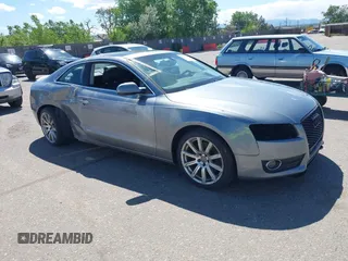 2011 Audi A5 Premium Plus z VIN WAULFAFR7BA086229, wystawiony jako IAAI lot #42324117 z przebiegiem 165 734 mil mil oraz . Historia ofert i sprzedaży dostępna na DreamBid. Obrazek 1.