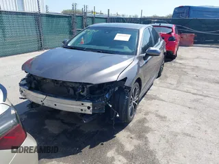 2018 Toyota Camry LE z VIN 4T1B11HK2JU113469, wystawiony jako IAAI lot #41912957 z przebiegiem 158 323 mil mil oraz . Historia ofert i sprzedaży dostępna na DreamBid. Obrazek 13.