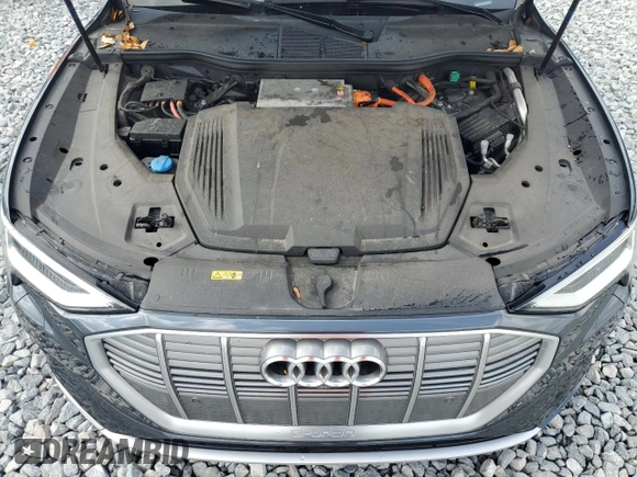 2019 Audi e-tron Premium Plus z VIN WA1LAAGE8KB024694, wystawiony jako Copart lot #54429195 z przebiegiem 46 534 mil mil oraz Szkoda całkowita • Salvage title. Historia ofert i sprzedaży dostępna na DreamBid. Obrazek 12.