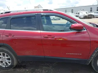 2017 Jeep Cherokee Latitude z VIN 1C4PJMCS0HW563302, wystawiony jako IAAI lot #42440735 z przebiegiem 63 889 mil mil oraz . Historia ofert i sprzedaży dostępna na DreamBid. Obrazek 13.