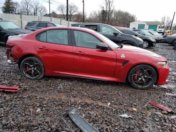 2018 Alfa Romeo Giulia Quadrifoglio with VIN ZARFAEAV9J7579163, listed as a Copart auction lot 71178432 with 11,996 mi miles. Bid and sale history available at carsss.com. Image 4.