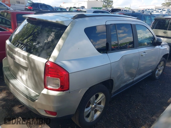 2011 Jeep Compass with VIN 1J4NT1FA1BD260206, listed as a IAAI auction lot 41917357 with 156,168 mi miles. Bid and sale history available at carsss.com. Image 4.