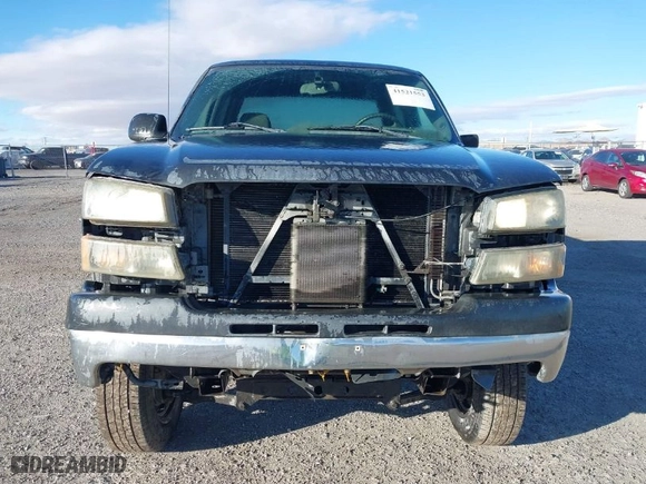 2004 Chevrolet Silverado 2500 Crew Cab LT with VIN 1GCGC23UX4F155545, listed as a IAAI auction lot 41521553 with 149,047 mi miles. Bid and sale history available at carsss.com. Image 12.