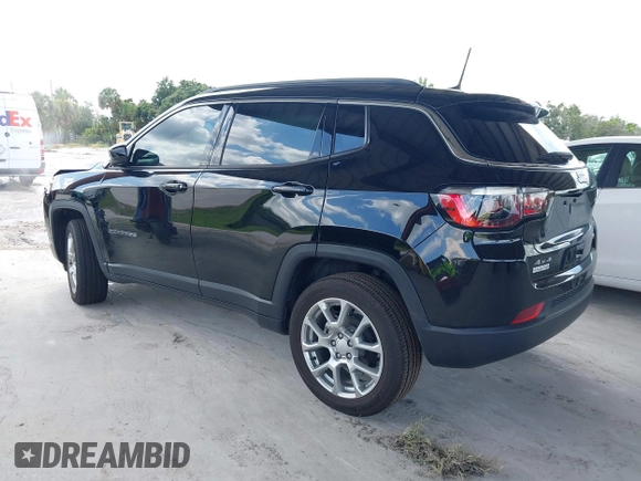 2024 Jeep Compass Latitude Lux с VIN 3C4NJDFN5RT104769, выставлен на аукционе IAAI как лот 42585680 с пробегом 7 162 миль миль и . История ставок и продаж доступна на DreamBid. Изображение 3.