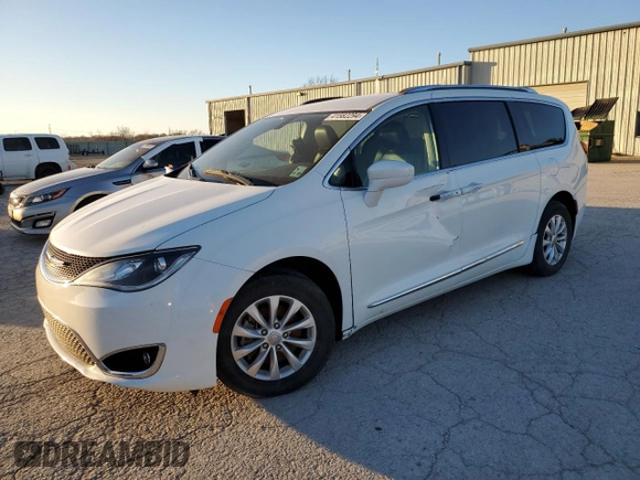 2018 Chrysler Pacifica Touring L z VIN 2C4RC1BG1JR211522, wystawiony jako Copart lot #41582294 z przebiegiem 75 999 mil mil oraz Szkody całkowita. Historia ofert i sprzedaży dostępna na DreamBid. Obrazek 1.