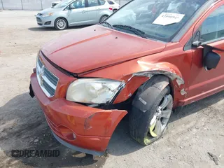 2010 Dodge Caliber Mainstreet z VIN 1B3CB3HA8AD598176, wystawiony jako IAAI lot #42090945 z przebiegiem 85 172 mil mil oraz . Historia ofert i sprzedaży dostępna na DreamBid. Obrazek 6.