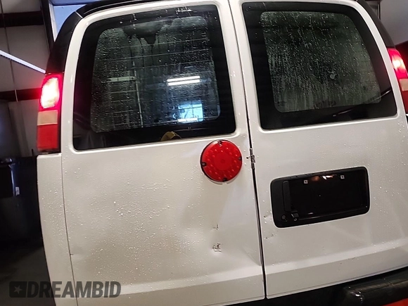 2013 Chevrolet Express Cargo z VIN 1GCSGAFX1D1169555, wystawiony jako IAAI lot #42530668 z przebiegiem 207 358 mil mil oraz . Historia ofert i sprzedaży dostępna na DreamBid. Obrazek 4.