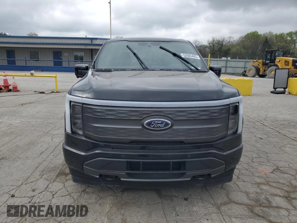 2023 Ford F-150 Lightning Pro z VIN 1FTVW1EV4PWG12935, wystawiony jako Copart lot #52685485 z przebiegiem Nie podano mil oraz Szkody całkowita. Historia ofert i sprzedaży dostępna na DreamBid. Obrazek 5.