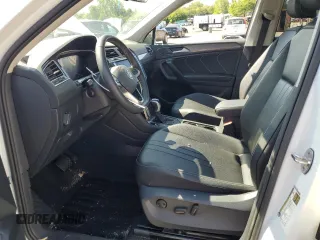 2024 Volkswagen Tiguan SE z VIN 3VVMB7AXXRM073047, wystawiony jako Copart lot #58958515 z przebiegiem 23 180 mil mil oraz Szkoda całkowita • Salvage title. Historia ofert i sprzedaży dostępna na DreamBid. Obrazek 7.