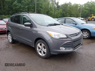 2013 Ford Escape SE z VIN 1FMCU9GX6DUA28159, wystawiony jako IAAI lot #42522240 z przebiegiem 146 273 mil mil oraz . Historia ofert i sprzedaży dostępna na DreamBid. Obrazek 1.