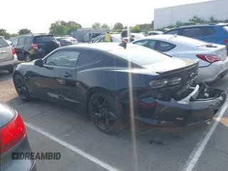 2020 Chevrolet Camaro 1LT z VIN 1G1FB1RS6L0103886, wystawiony jako IAAI lot #42402884 z przebiegiem 61 304 mil mil oraz . Historia ofert i sprzedaży dostępna na DreamBid. Obrazek 14.