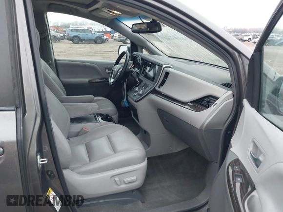 2016 Toyota Sienna XLE with VIN 5TDYK3DC8GS704330, listed as a IAAI auction lot 41586880 with 84,065 mi miles. Bid and sale history available at carsss.com. Image 5.