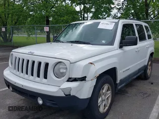 2011 Jeep Patriot Latitude z VIN 1J4NF1GB2BD265915, wystawiony jako IAAI lot #42248177 z przebiegiem 148 092 mil mil oraz . Historia ofert i sprzedaży dostępna na DreamBid. Obrazek 2.