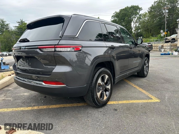 2024 Jeep Grand Cherokee with VIN 1C4RJYB63RC182339, listed as a Copart auction lot 62897325 with 36,710 mi miles and Clean title. Bid and sale history available at DreamBid. Image 3.