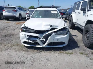 2019 Alfa Romeo Giulia z VIN ZARFAMAN2K7621023, wystawiony jako IAAI lot #41896048 z przebiegiem Nie podano mil oraz . Historia ofert i sprzedaży dostępna na DreamBid. Obrazek 12.