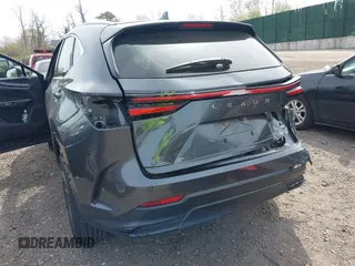 2023 Lexus NX 350 Premium z VIN 2T2GGCEZ8PC024142, wystawiony jako IAAI lot #42101751 z przebiegiem 34 449 mil mil oraz . Historia ofert i sprzedaży dostępna na DreamBid. Obrazek 18.