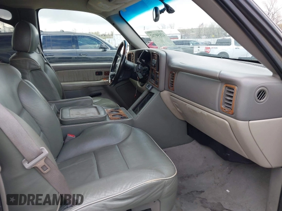 2001 GMC Yukon XL SLE with VIN 3GKFK16T01G280502, listed as a IAAI auction lot 42150712 with 229,093 mi miles. Bid and sale history available at carsss.com. Image 5.