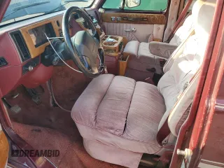 1993 Chevrolet Chevy Van z VIN 1GBEG25K8PF357638, wystawiony jako Copart lot #69878944 z przebiegiem 170 004 mil mil oraz Szkoda całkowita • Salvage title. Historia ofert i sprzedaży dostępna na DreamBid. Obrazek 7.