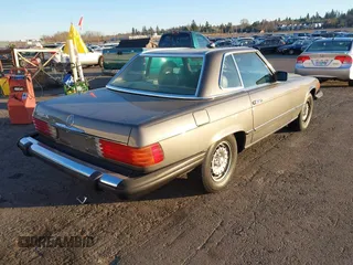 1981 Mercedes-Benz 380 SL z VIN WDBBA45A9BB002673, wystawiony jako IAAI lot #41403982 z przebiegiem 105 008 mil mil oraz . Historia ofert i sprzedaży dostępna na DreamBid. Obrazek 4.