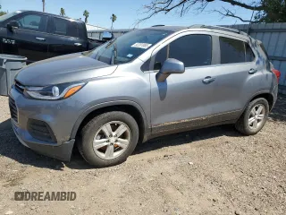 2020 Chevrolet Trax LT z VIN 3GNCJLSBXLL249723, wystawiony jako Copart lot #52207065 z przebiegiem 61 785 mil mil oraz Szkody całkowita. Historia ofert i sprzedaży dostępna na DreamBid. Obrazek 1.