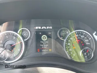 2024 Ram 2500 Big Horn z VIN 3C6UR5DL5RG303820, wystawiony jako IAAI lot #42615583 z przebiegiem 14 564 mil mil oraz . Historia ofert i sprzedaży dostępna na DreamBid. Obrazek 7.