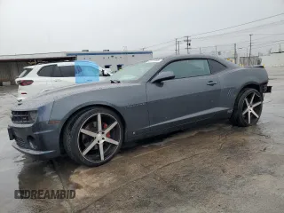 2010 Chevrolet Camaro 2SS z VIN 2G1FT1EW1A9140384, wystawiony jako Copart lot #47317085 z przebiegiem 138 244 mil mil oraz Szkody całkowita. Historia ofert i sprzedaży dostępna na DreamBid. Obrazek 1.