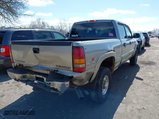 2002 Chevrolet Silverado 2500HD LS with VIN 1GCHK23U82F237150, listed as a IAAI auction lot 41918083 with 173,724 mi miles. Bid and sale history available at carsss.com. Image 4.